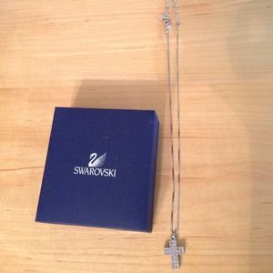 💝SWAROVSKI. Pink cross necklace💝