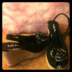 Black wedges with rose detail.