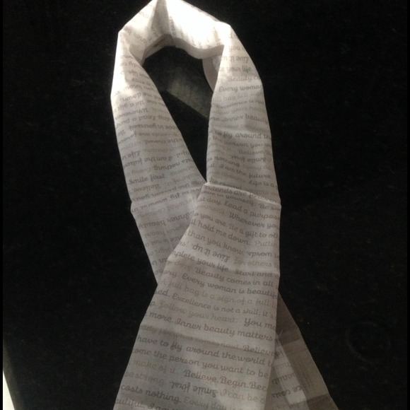 Great motivation scarf! NWOT