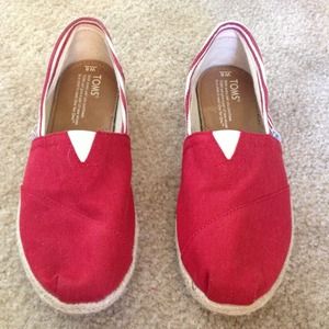 Adorable red stripe TOMS!! Worn once!