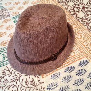 Adorable beige woven fedora from Urban Outfitters!