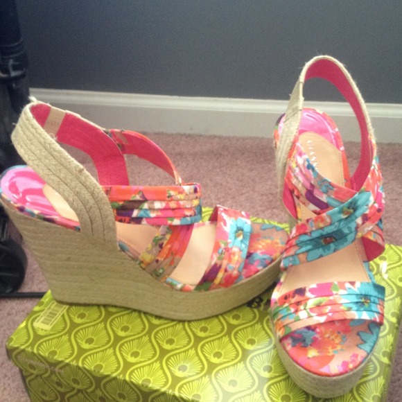 Brand new. Worn to try on in store.