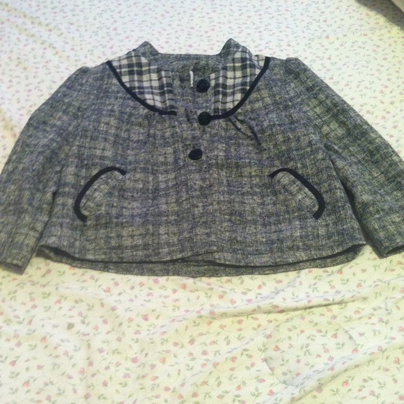super cute short sleeve coat (: