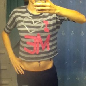 Adorable hi low crop top!!