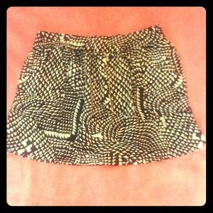 Black and white skirt with pockets