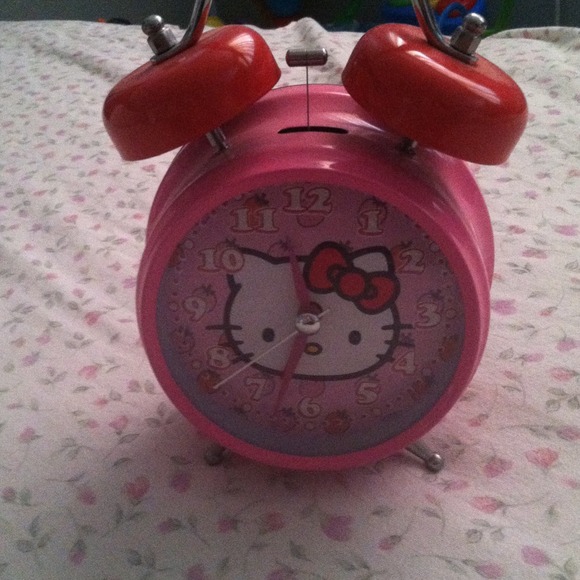 cute old fashioned hello kitty clock(: