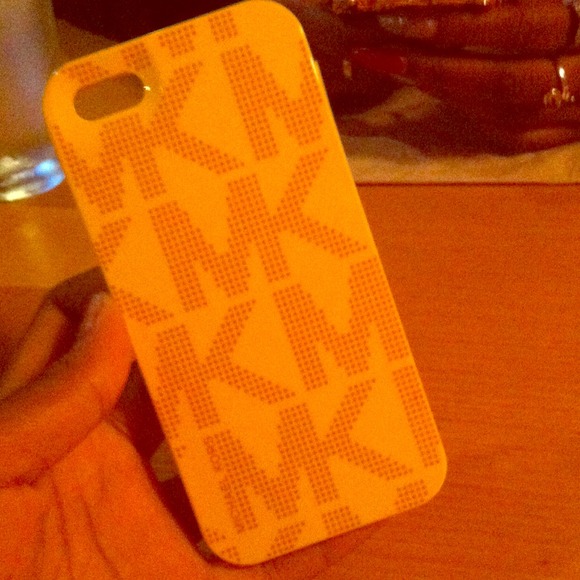A Micheal Kors IPhone 5 phone case . 3 piece set . - Picture 1 of 2