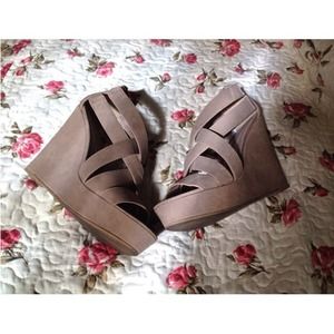 Chinese laundry wedges