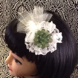 Gorgeous vintage style hair flair green &white.