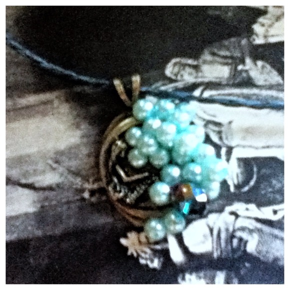 Mermaid pendent  necklace. - Picture 2 of 2