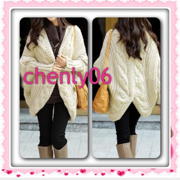 🌺Sold in bundle🌺Beige bat-wing sweater cardigan