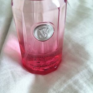 Bomb shell body mist