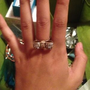 Now shaped gold n silver diamond ring