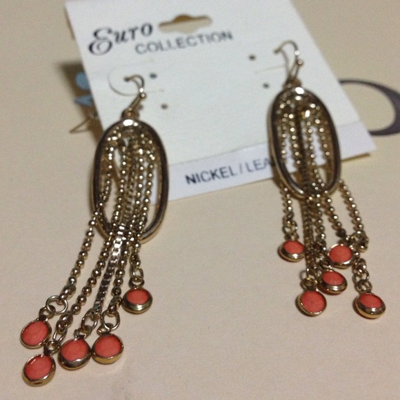 Never worn brand new gold color earring. - Picture 2 of 2