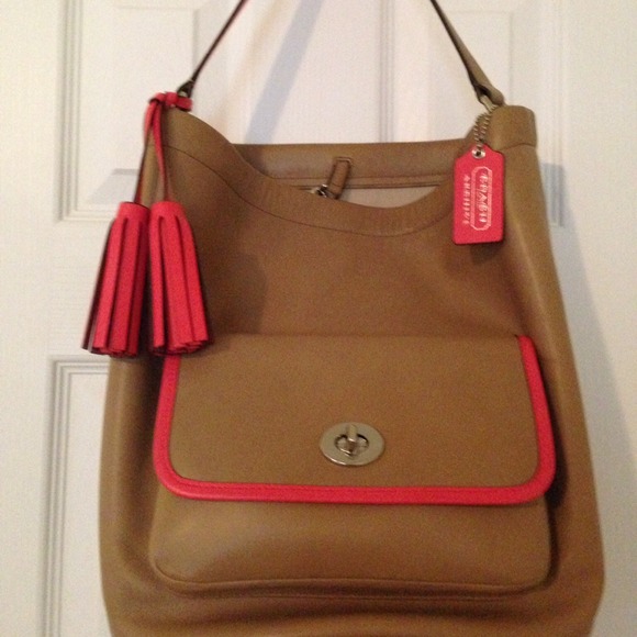 Coach Handbags - Auth COACH Leather Bag...