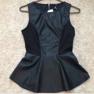 🌹Leatherette peplum top