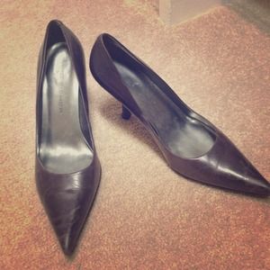 Marc Fisher Brown closed toed Shoes