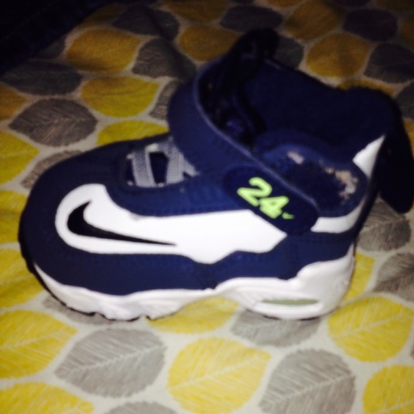 🚨🚨SOLD🚨🚨Nike 24 Ken Griffey's