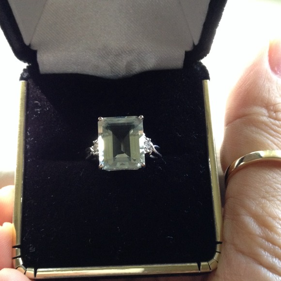 Green amethyst / diamonds ring💚