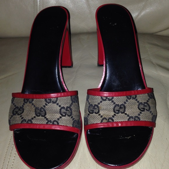 Authentic Gucci - Picture 2 of 4