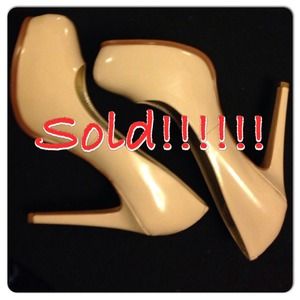 Guess Hidden Platform Patent Leather Pump 😍