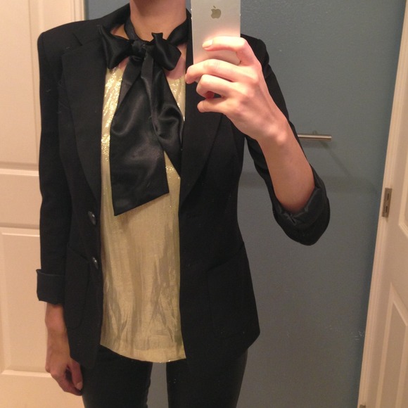 🚫SOLD🚫golden top with a bow🎀 - Picture 4 of 4