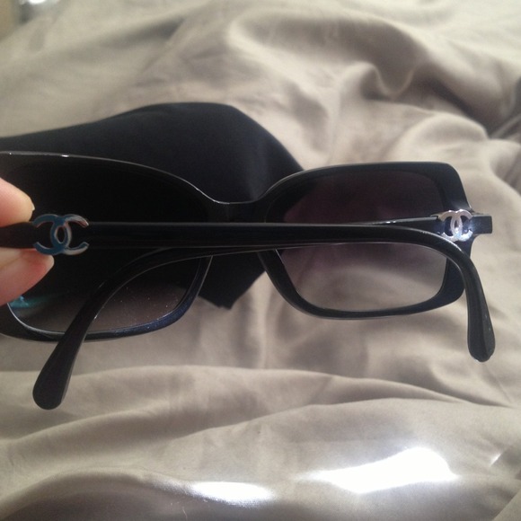 💗HP WEEKEND WARDROBE 2/28 Chanel sunglasses - Picture 2 of 3