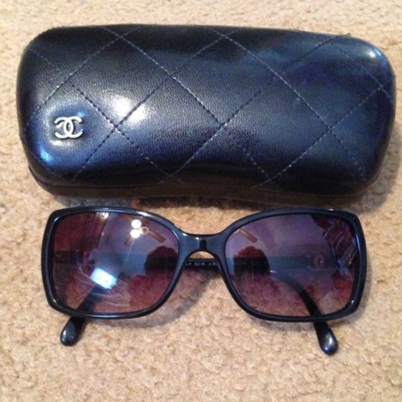 💗HP WEEKEND WARDROBE 2/28 Chanel sunglasses - Picture 1 of 3