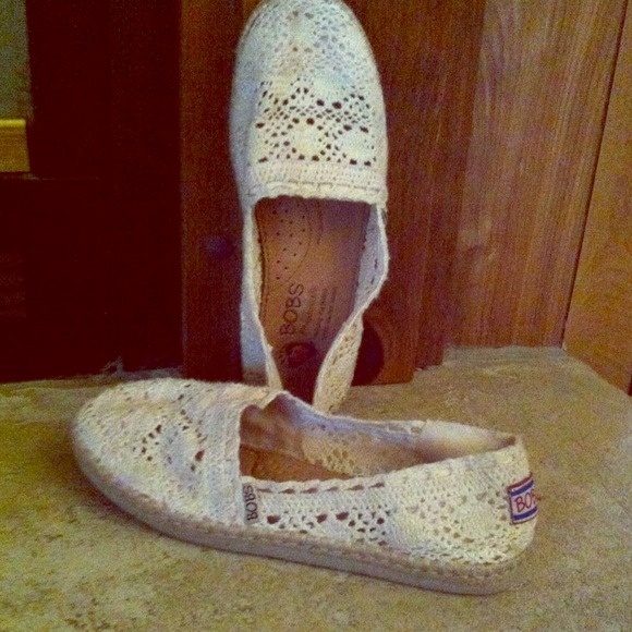 Size 7 1/2 Bobs