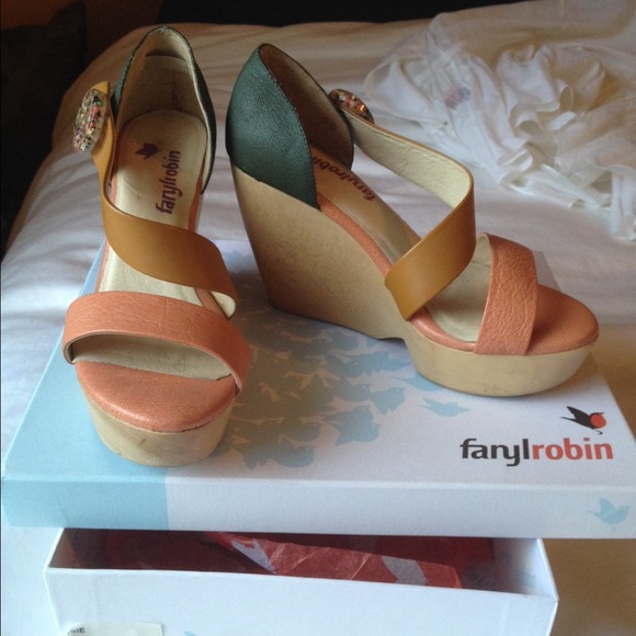 Faryl Robin Essie wedge