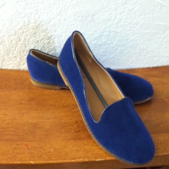 blue velvet shoe shop