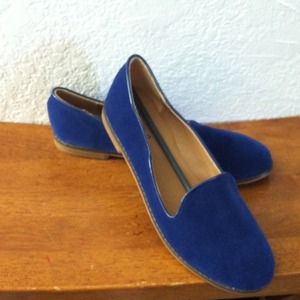Blue velvet shoes