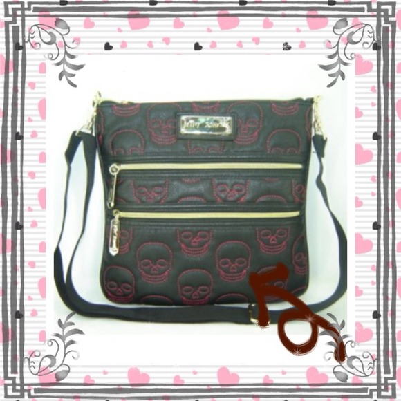 🚫SOLD🚫NWOT Betsey Johnson skull cross-body bag