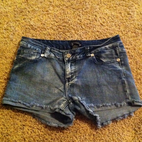 dark wash short shorts