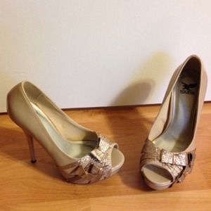 Nude open toe pumps w/ bronze sparkly bows
