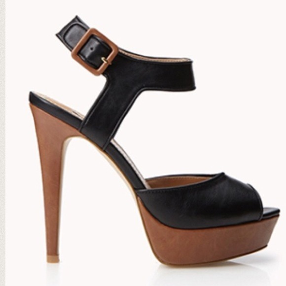 ❤️SOLD IN BUNDLE❤️ Black and Tan stiletto