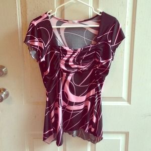 💗Pink and black curve defining shirt💗