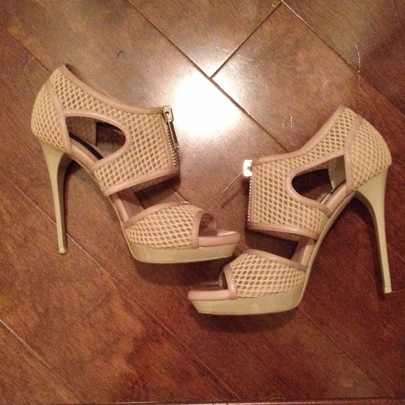 Burberry nude cage heels (8) - Picture 1 of 4