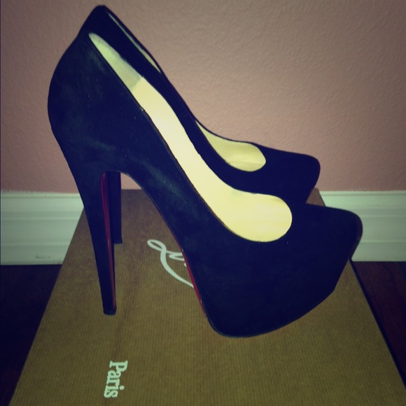 Authentic Christian Louboutin blk suede Daffodile