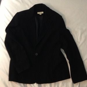 Black blazer Amanda Smith