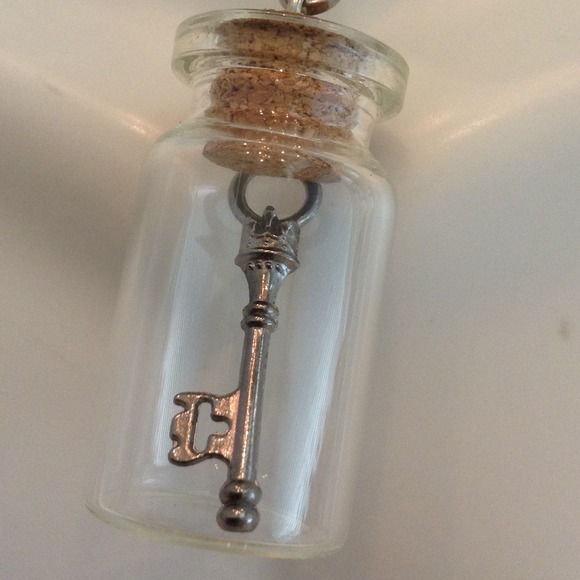 Weird Monkeys Jewelry - 🆕Handmade Key In A Bottle Pendant💙❤️💙