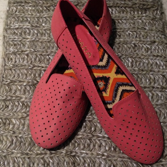 Shoes - Flats