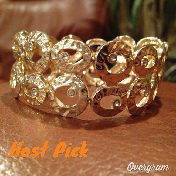 Jewelry - ⬛️SOLD AS BUNDLE⬛️ Gold bracelet