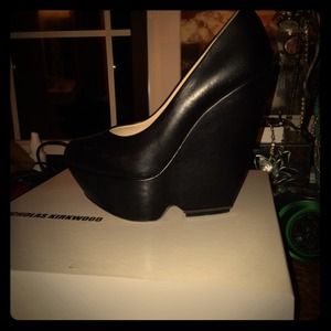 nicholas kirkwood wedges size 37.5