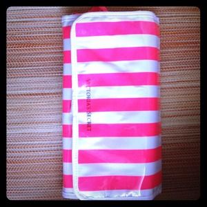TRADED Victoria's Secret travel toiletry bag
