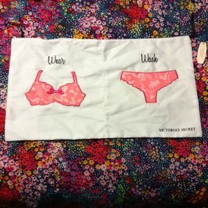 🚫Victorias Secrete panty and bra holder🚫