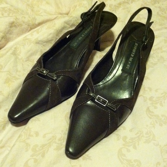 Brown leather kitten heels w/white stitch & buckle