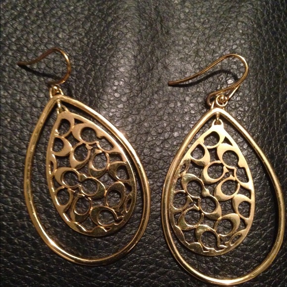 Sold🚫🚫🚫Gold  signature coach earrings. - Picture 2 of 2