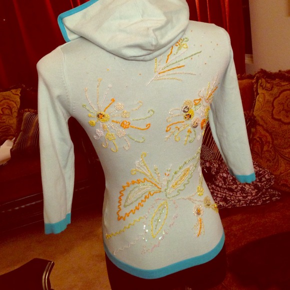 Sweater hoodie worn once - Picture 1 of 4