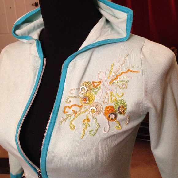 Sweater hoodie worn once - Picture 3 of 4